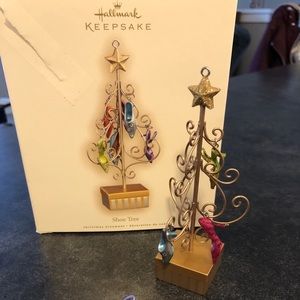 Shoe tree ornament